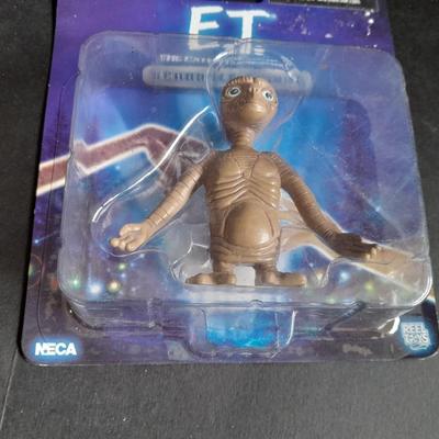 E.T. The Extra Terrestrial The visitor from Outerspace Bendable figure, Keychain, and Unique candle