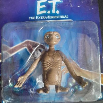 E.T. The Extra Terrestrial The visitor from Outerspace Bendable figure, Keychain, and Unique candle