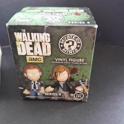 The Walking Dead Collectables Fabrikations soft Sculpture by FUNKO 2 Mystery Mini Figures