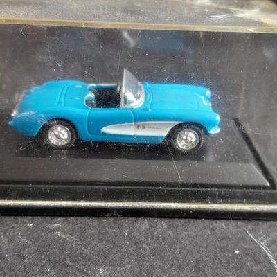Malibu International LTD. 1:87 1957 Corvette Die cast car in case