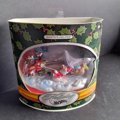 Holiday Hot wheels 2002 Santa's Helper Collectable still in the box!