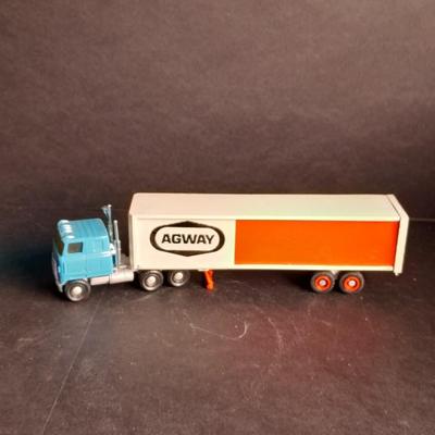 Winross Agway White Cabover Tractor with Agway Swing Dolly Trailer