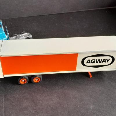 Winross Agway White Cabover Tractor with Agway Swing Dolly Trailer