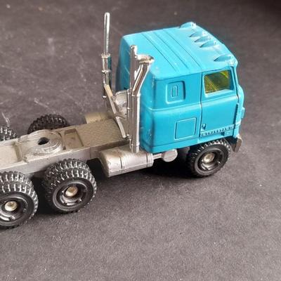 Winross Agway White Cabover Tractor with Agway Swing Dolly Trailer