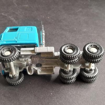 Winross Agway White Cabover Tractor with Agway Swing Dolly Trailer