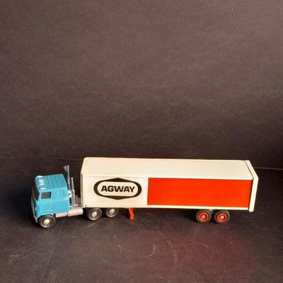 Winross Agway White Cabover Tractor with Agway Swing Dolly Trailer