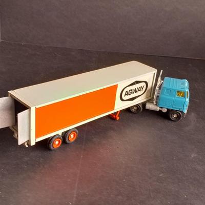 Winross Agway White Cabover Tractor with Agway Swing Dolly Trailer
