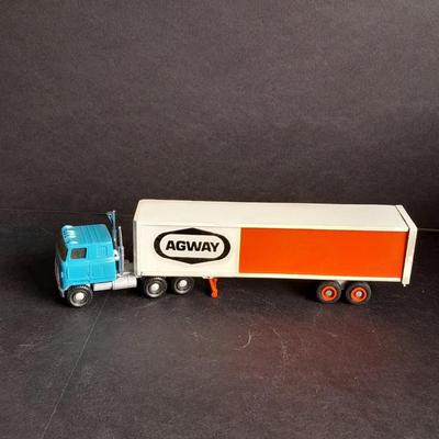 Winross Agway White Cabover Tractor with Agway Swing Dolly Trailer