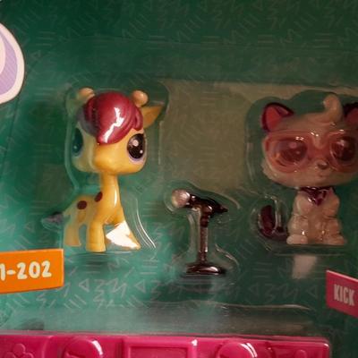 Two new in package Littlest Pet Shop Play sets GREAT GIFT IDEA!
