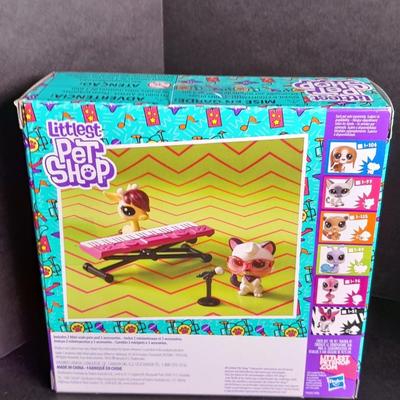 Two new in package Littlest Pet Shop Play sets GREAT GIFT IDEA!