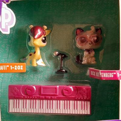 Two new in package Littlest Pet Shop Play sets GREAT GIFT IDEA!