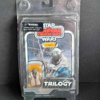 Star Wars The Empire Strikes Back Trilogy Collectors YODA Figure