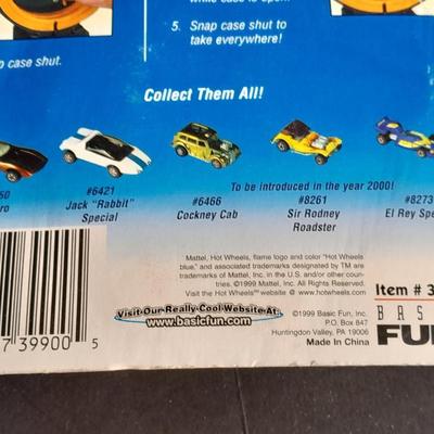 Sealed in package Hot Wheels Car Loop Keychain Made In 1999