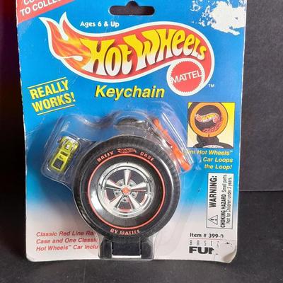 Sealed in package Hot Wheels Car Loop Keychain Made In 1999