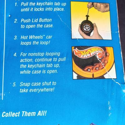 Sealed in package Hot Wheels Car Loop Keychain Made In 1999
