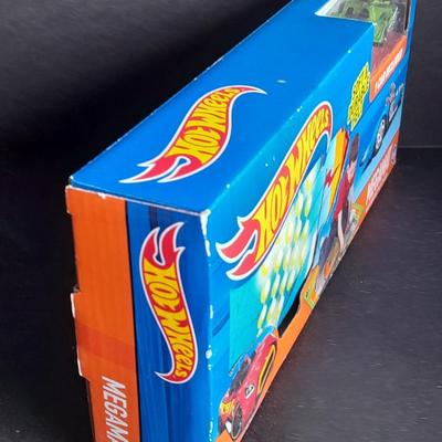 New Hotwheels Megamat with toy car