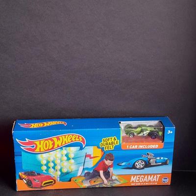 New Hotwheels Megamat with toy car