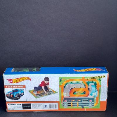 New Hotwheels Megamat with toy car