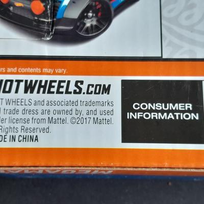 New Hotwheels Megamat with toy car