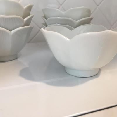 Set of 8 lotus  bowls