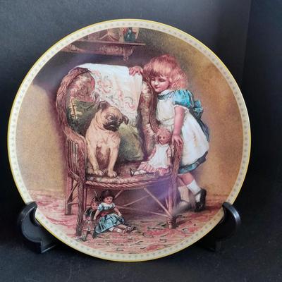 Two Collectible plates with Certificates of Authenticity "Pugnacious Playmate" and "Rose Cottage"
