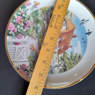 Two Collectible plates with Certificates of Authenticity "Pugnacious Playmate" and "Rose Cottage"