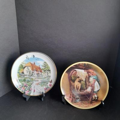 Two Collectible plates with Certificates of Authenticity "Pugnacious Playmate" and "Rose Cottage"