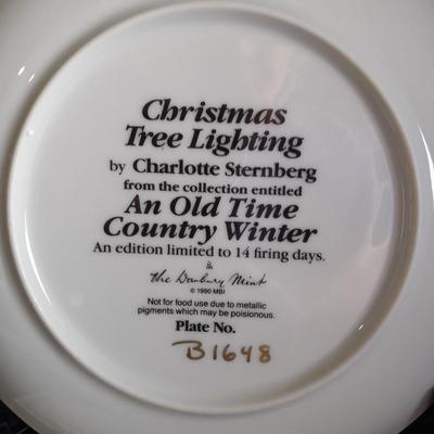 Two Collectible plates with Certificates of Authenticity "Christmas Tree Lighting" and "Twilight Serenade"