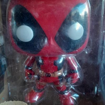 FUNKO POP! Collectible Deadpool Bobble-head Figure 543 In package!