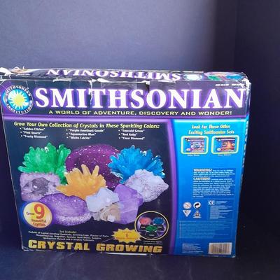 Smithsonian Crystal Growing kit Grow 9 different Crystals! Science fun