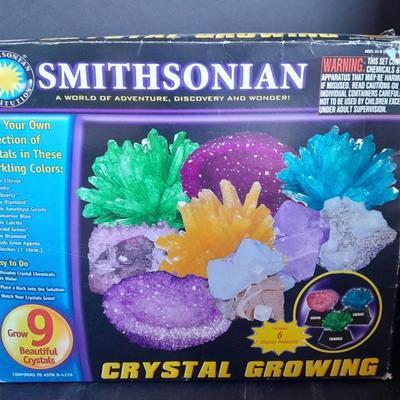 Smithsonian Crystal Growing kit Grow 9 different Crystals! Science fun