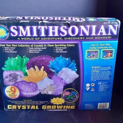Smithsonian Crystal Growing kit Grow 9 different Crystals! Science fun