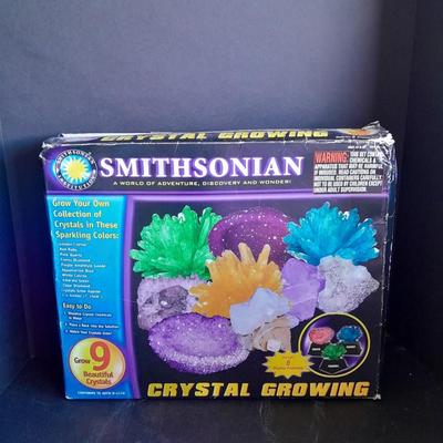 Smithsonian Crystal Growing kit Grow 9 different Crystals! Science fun