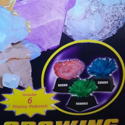 Smithsonian Crystal Growing kit Grow 9 different Crystals! Science fun
