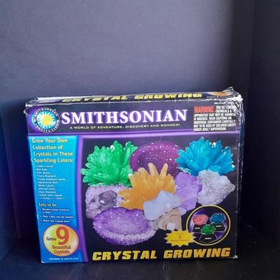 Smithsonian Crystal Growing kit Grow 9 different Crystals! Science fun