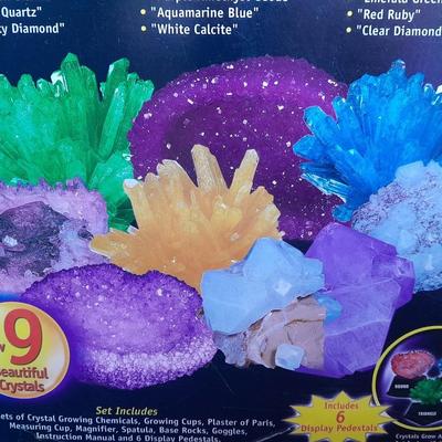 Smithsonian Crystal Growing kit Grow 9 different Crystals! Science fun