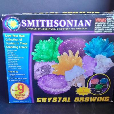Smithsonian Crystal Growing kit Grow 9 different Crystals! Science fun