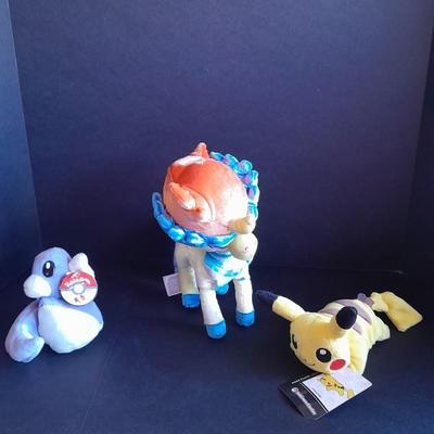 POKEMON Pikachu Plush Gotta catch em' all! Dratini Nintendo KFC plush and Tomy Keideo Plush