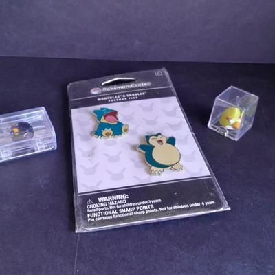 Pokemon Collectibles Munchlax & Snorlax Pins, and two glass Tiny toppers Blackbird glassworld