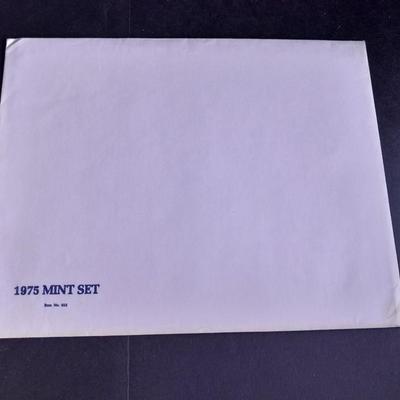 United Postal Service 1975 mint stamp set no. 932 Unmounted Stamp collection