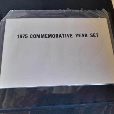 United Postal Service 1975 mint stamp set no. 932 Unmounted Stamp collection
