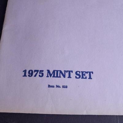 United Postal Service 1975 mint stamp set no. 932 Unmounted Stamp collection