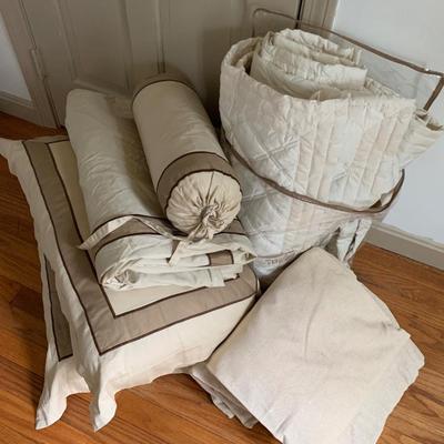 BEDDING LOT