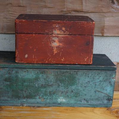 PRIMITIVE WOODEN BOXES OF EARLY PAINT RED & TEAL COLORS.