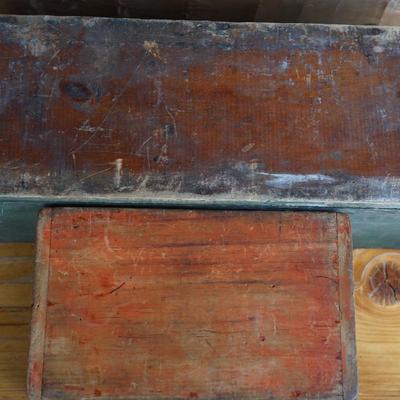 PRIMITIVE WOODEN BOXES OF EARLY PAINT RED & TEAL COLORS.