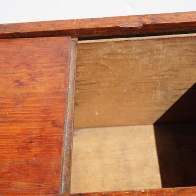 EARLY PINE STORAGE BOX W/ THREE FINGER INDENTS TO OPEN AT TOP. HAND CRAFTED.