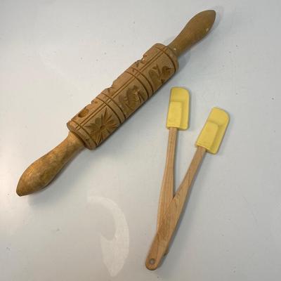 Small Kid-size Decorative Pattern Pastry Rolling Pin with Small Child-size Rubber Tip Spatulas