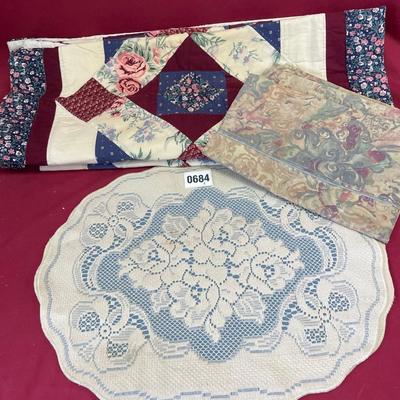 2 shams, pillowcase and placemats