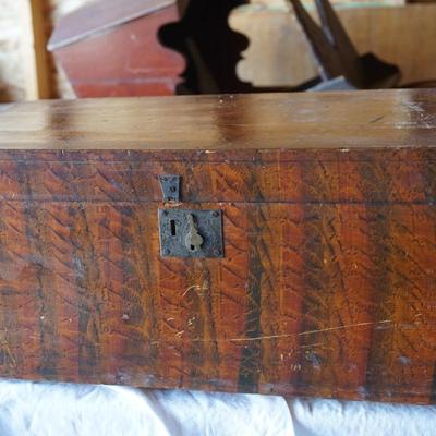CLASSIC ANTIQUE PRIMITIVE GRAIN PAINTED CHEST -MEDIUM SIZE