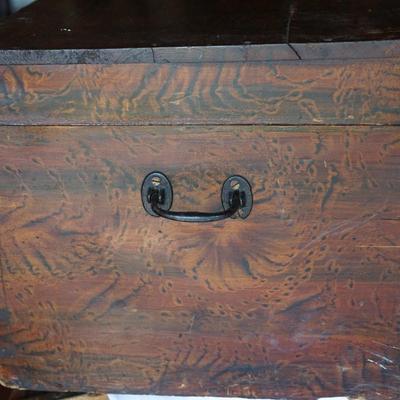 CLASSIC ANTIQUE PRIMITIVE GRAIN PAINTED CHEST -MEDIUM SIZE